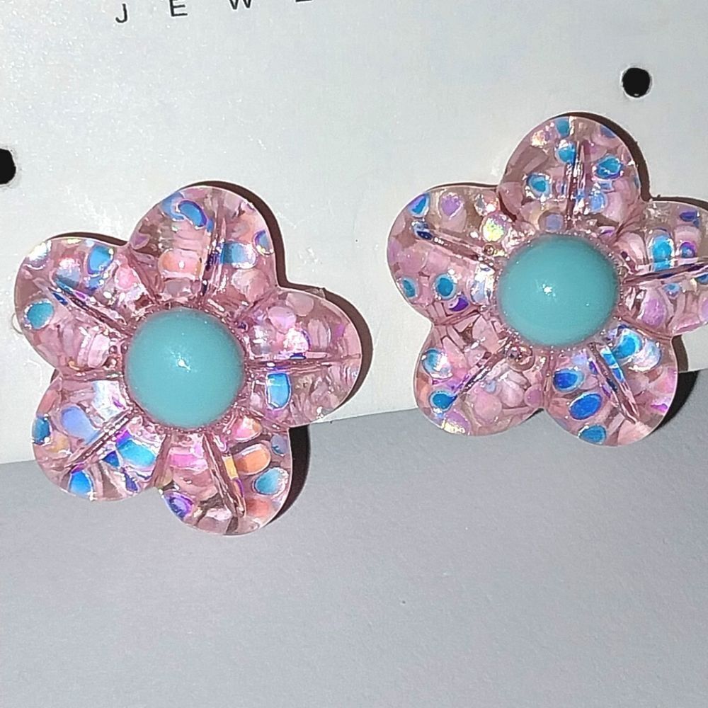 Beautiful girls floral clip-on earrings for kids - Picture 4 of 4